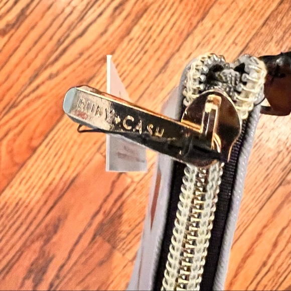 NWT Ruby & Cash Glam Essentials Makeup Bag 9x7 - Picture 5 of 5